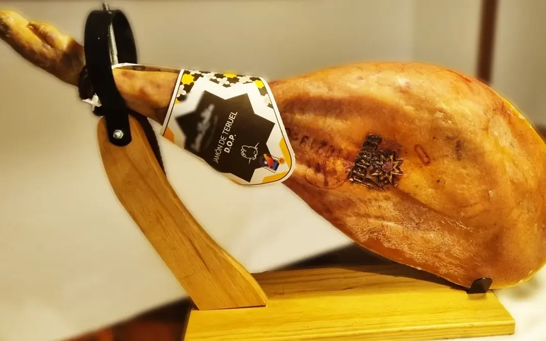Jamón de Teruel DOP, marcado a frío, una apuesta segura para tu mesa de navidad