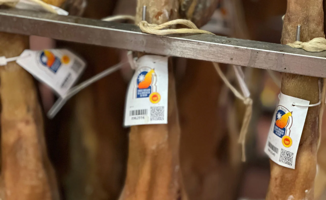 Cinco de los pueblos más bonitos de Teruel donde disfrutar del Jamón de Teruel